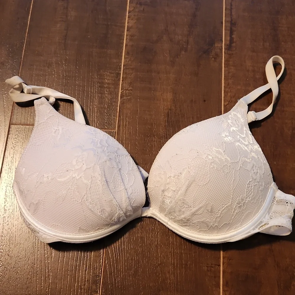 Bras - Picture 9 of 10